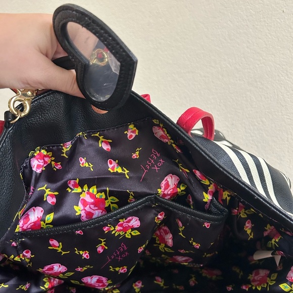 Betsey Johnson New York Black & White Striped Tote With Red Handles & Bow Accent - Picture 7 of 11